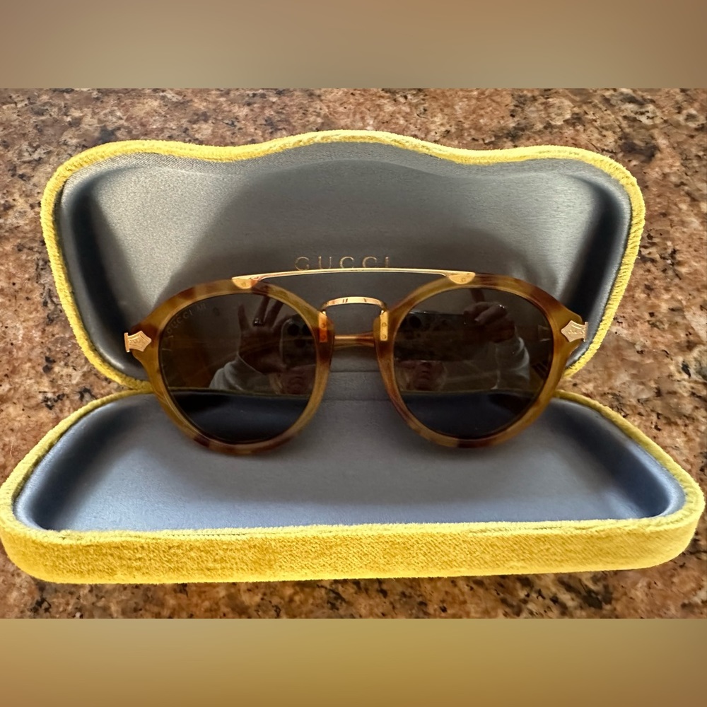 GUCCI Women’s Sunglasses.  Light tortoise and wire frame.  Brand New in Case.